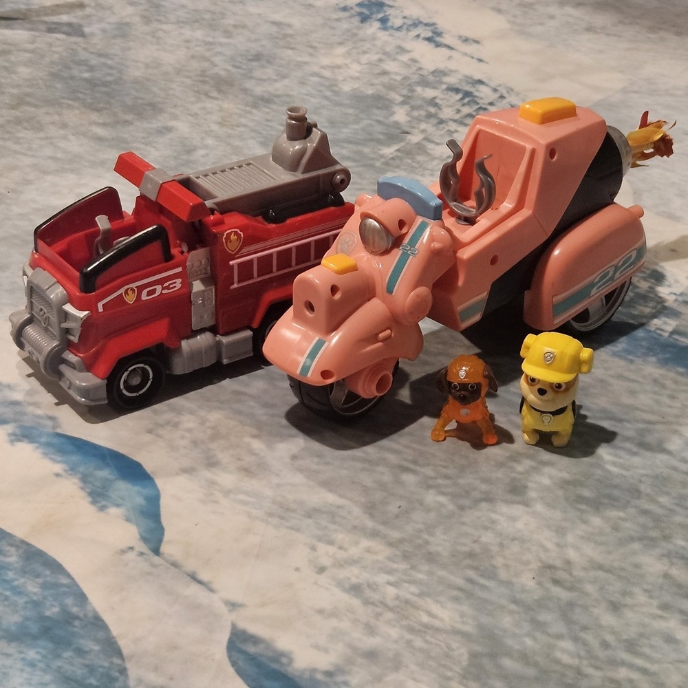 PAW Patrol Movie Deluxe Vehicles Marshall Fire Truck Liberty Scooter + 2 Figures